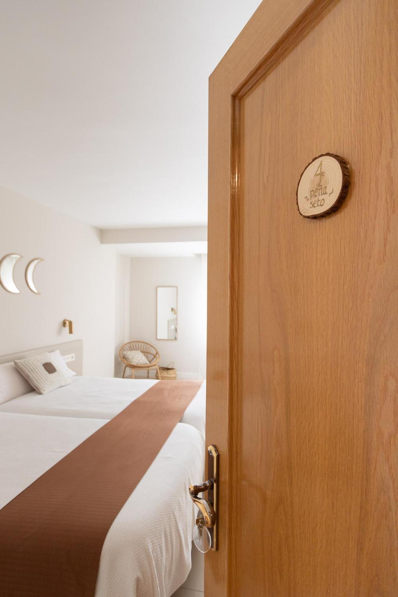 Hostal Lobrega Torrecilla en Cameros Bagian luar foto